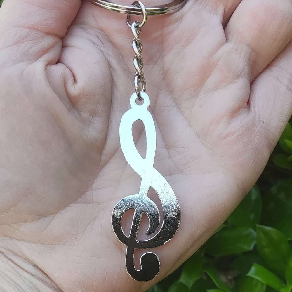 Treble Clef Keychain - Picture 4 of 5
